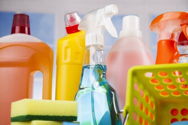 Temizlik ürünleri ve pencere arkaplanı