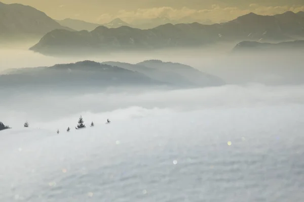 Landschaftshintergrund, Berge und Winterraum für Ihren Text — Stockfoto