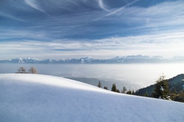 Wintr sahnesi, muhteşem dağ manzarası, metnin için boşluk 