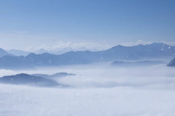 Scène Wintr, vue imprenable sur la montagne, espace pour votre texte — Photo