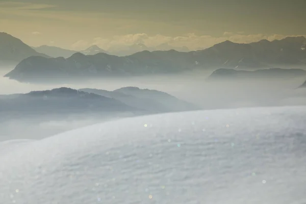 Berge und Winterraum für Ihren Text — Stockfoto