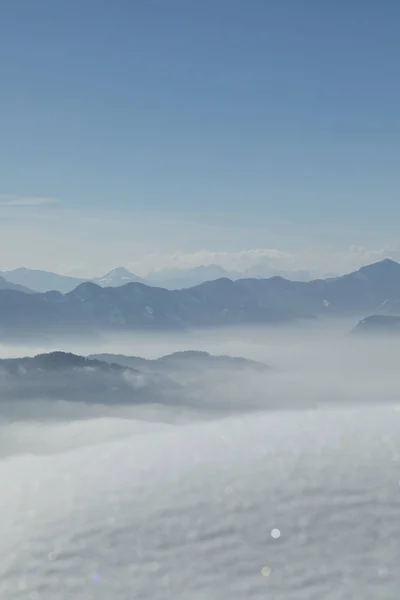 Landskap bakgrund, Berg och vinter utrymme för din text — Stockfoto