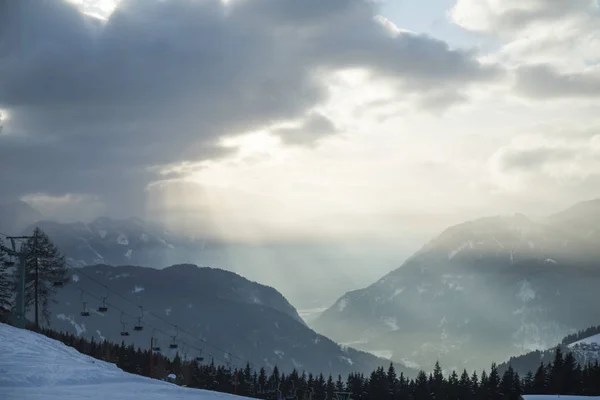 Vacker vinter natur landskap, fantastisk utsikt över bergen — Stockfoto