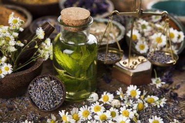 Yağ ve Doğal ilaçlar, ahşap masa altyapısı.