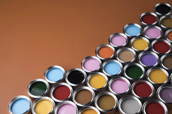 Colores del arco iris, Grupo de latas de metal — Foto de Stock