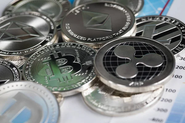 Bitcoin, litecoin, etherium coins close up, Virtual money backgr — Stock Photo, Image