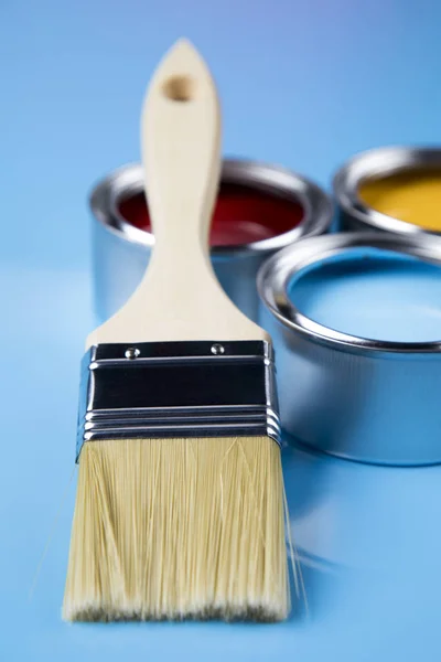 Barevné Malování plechovky s paintbrush — Stock fotografie