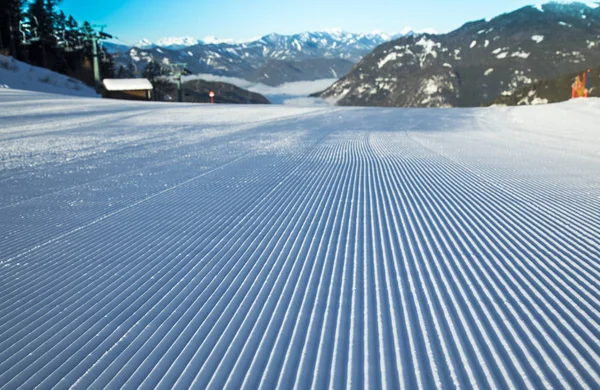 Vista de invierno en las montañas, estación de esquí —  Fotos de Stock