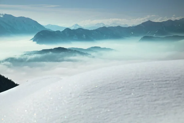 Scène Wintr, vue imprenable sur la montagne, espace pour votre texte — Photo