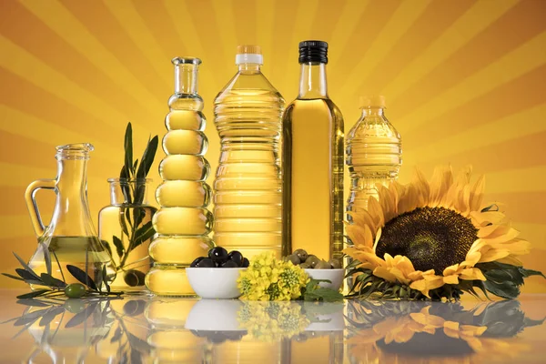 Cucina e prodotti a base di olio alimentare, Olio extra vergine di oliva, girasole vedere — Foto Stock