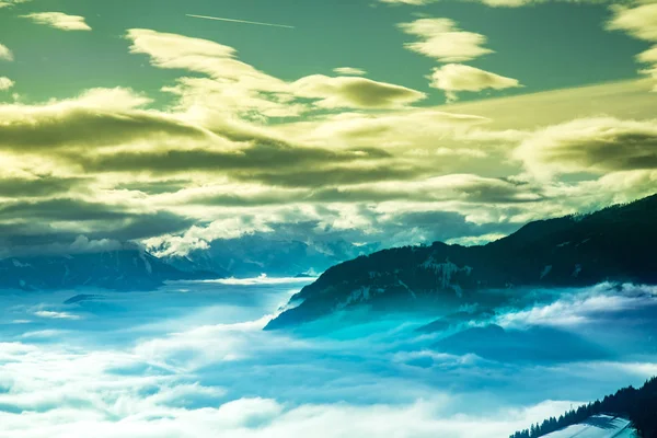 Západ slunce nad horami, zimní krajina — Stock fotografie