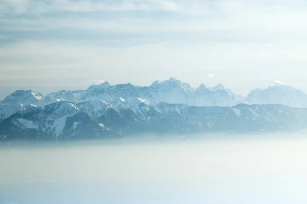 Vista da bela paisagem de montanha de Inverno — Fotografia de Stock