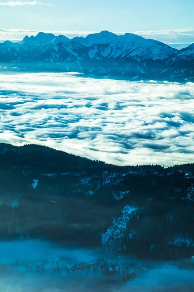 美丽的冬季自然景观，迷人的山景 — 图库照片