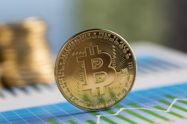 Grafiğin arka planında altın Bitcoin