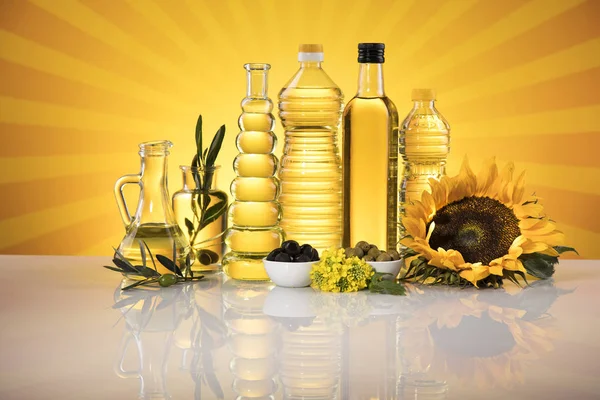 Healthy oil from sunflower, olive, rapeseed oil. Cooking oils in — ストック写真