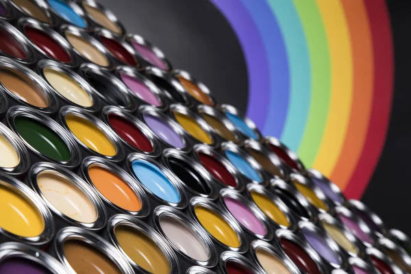 Χρώματα Rainbow, ομάδα μεταλλικών κονσερβών — Φωτογραφία Αρχείου