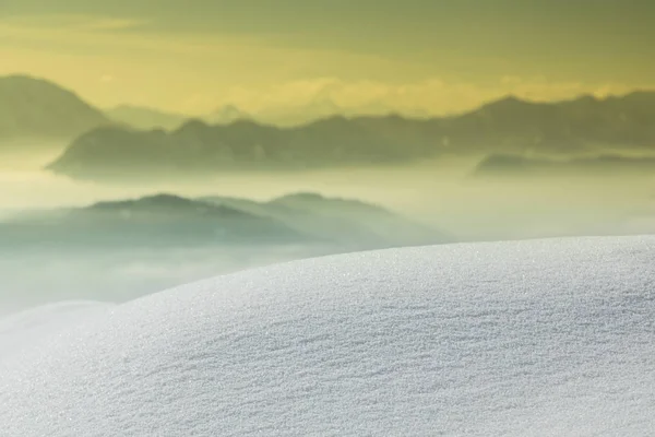 Paisagem fundo, Montanhas e espaço de inverno para o seu texto — Fotografia de Stock