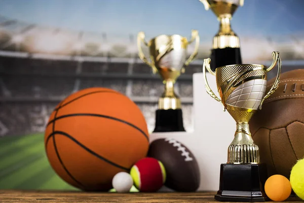 Podium, Trophée gagnant, Équipement sportif et balles — Photo