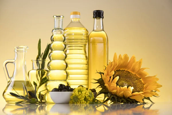 Healthy oil from sunflower, olive, rapeseed oil. Cooking oils in — Stock Photo, Image