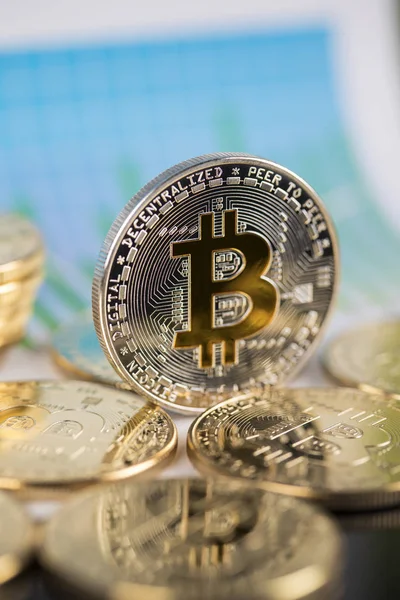 Bitcoins y nuevo concepto de dinero virtual — Foto de Stock