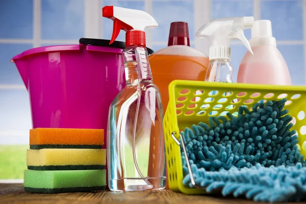 Productos de limpieza y fondo de ventana —  Fotos de Stock