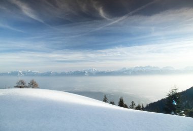 Wintr sahnesi, muhteşem dağ manzarası, metnin için boşluk 