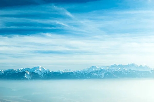 Uitzicht op het prachtige Winter berglandschap — Stockfoto