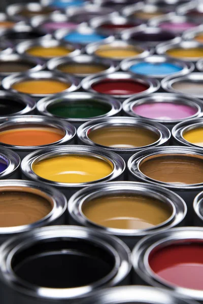 Szivárvány színek, Ón fém dobozok csoportja — Stock Fotó