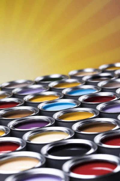 Offene Farbdosen, Kreativitätskonzept — Stockfoto