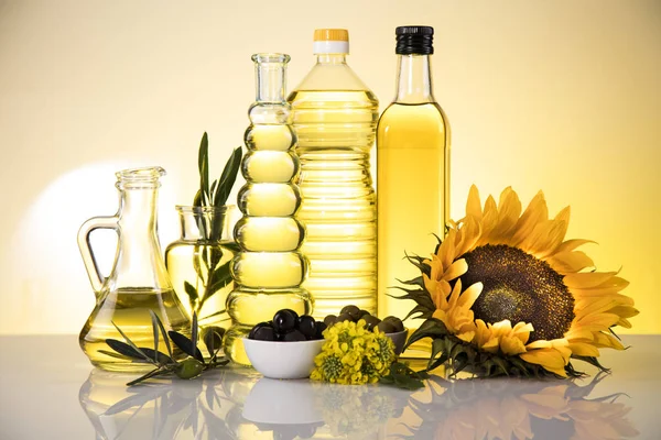 Zdrowy olej ze słonecznika, oliwy, oleju rzepakowego. Oleje do gotowania — Zdjęcie stockowe