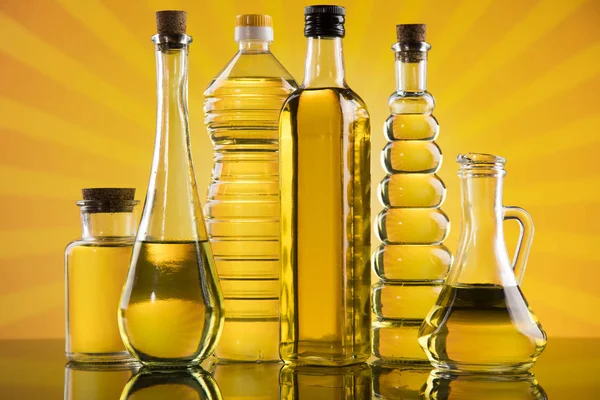 Oljeprodukter, Extra jungfruolja, solrosfrö, rapsolja — Stockfoto