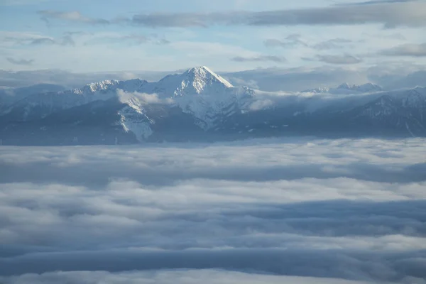 Blick auf schöne Winterberglandschaft — Stockfoto