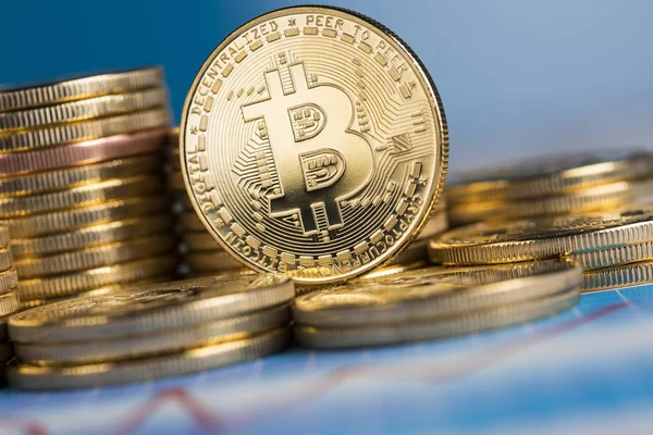 Dinero virtual, Moneda. Bitcoin monedas — Foto de Stock