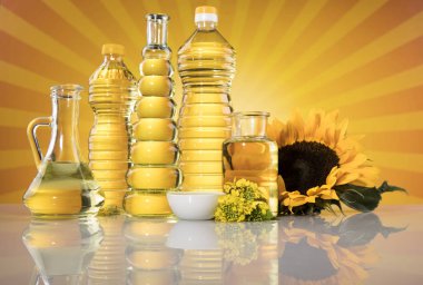 Çiçekli ayçiçeği yağı şişeleri