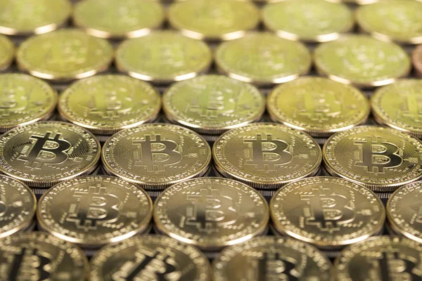 Bitcoins Nuevo Concepto Dinero Virtual Carta Financiera —  Fotos de Stock