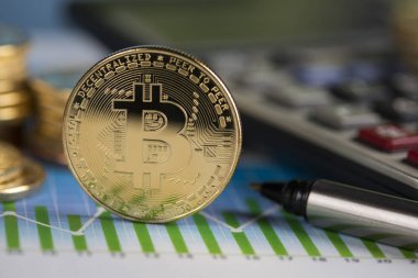 Grafiğin arka planında altın Bitcoin