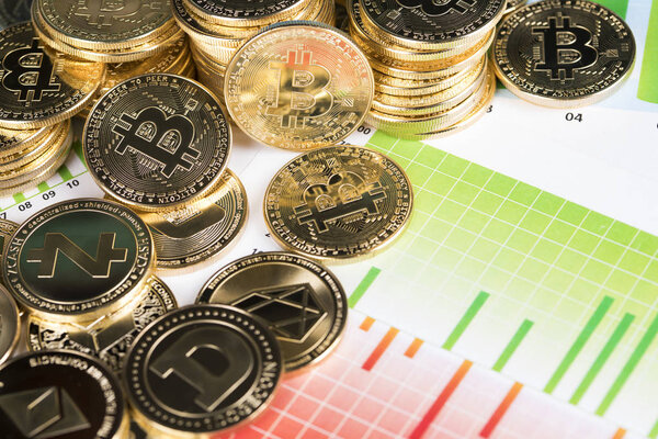 Золотая монета биткоина, концепция криптовалюты, фон виртуальной валюты
