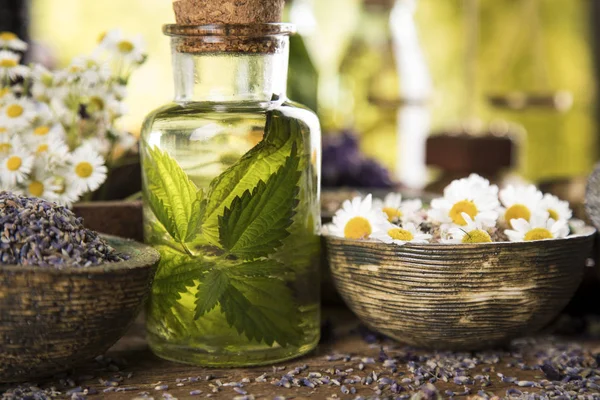 Olie Natuurlijke Geneeskunde Houten Tafel Achtergrond — Stockfoto