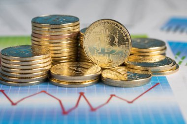 Grafiğin arka planında altın Bitcoin