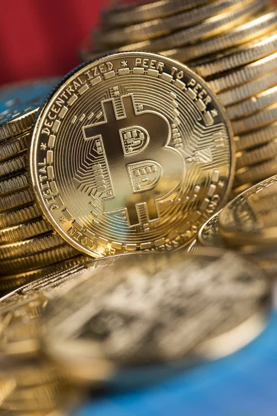 Bitcoin bir kripto para birimi ve dünya çapında ödeme, teknoloji konsepti