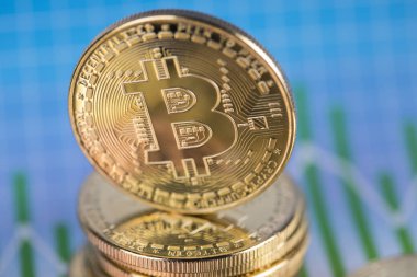 Grafiğin arka planında altın Bitcoin