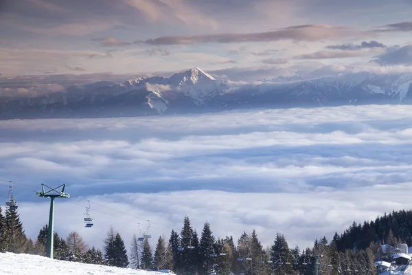 冬の自然景観 素晴らしい山の景色 ストックフォト