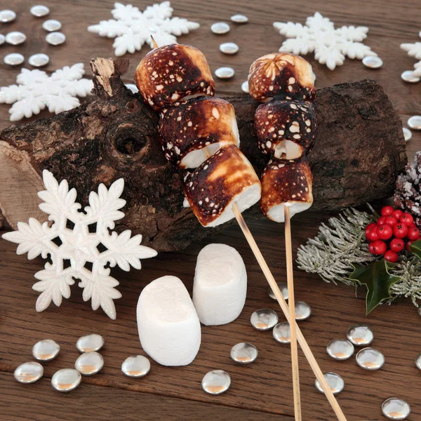 Geröstete Marshmallows zu Weihnachten — Stockfoto