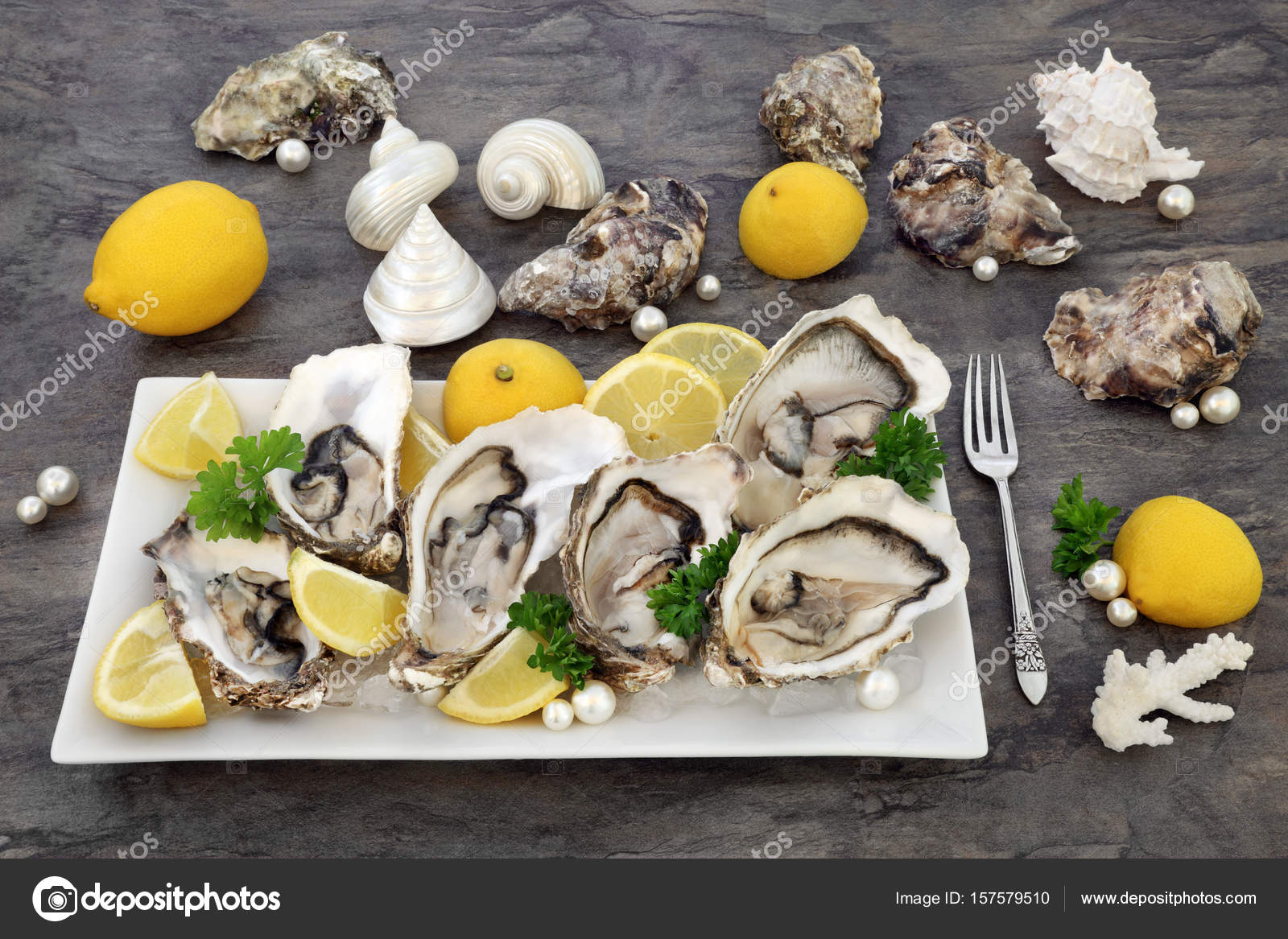 Pics oysters with pearls Oyster Platter with Pearls — Stock Photo
