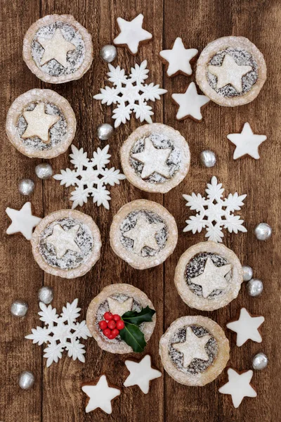 Mince Pies and Gingerbread Biscuits — Stock Photo, Image