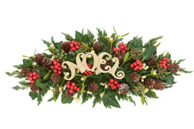 Noel ve yeşilliklerle dekorasyon