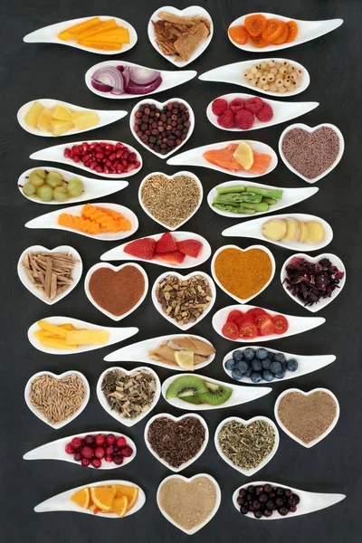 超级食品营养为健康的心脏 — 图库照片