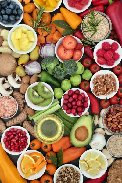 健康饮食用新鲜蔬菜 坚果和种子 形成背景 富含抗氧化剂 花青素 矿物质和维他命的食品 — 图库照片