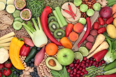Sağlıklı bir diyet konsepti için vegan sağlıklı yiyecekler. Etik yiyecekler için yüksek oranda antosiyanin, protein, vitamin, mineral, akıllı karbonhidrat, antioksidan ve lif içeren yiyecekler..