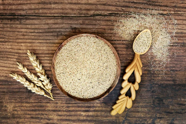 ボウルに穀物の健康食品をテフ 小麦の鞘とラブスプーン 抗酸化物質 カルシウム タンパク質 低コレステロール 心血管疾患のリスクが高い栄養価 — ストック写真